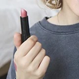 Referencia de labial y vestuario